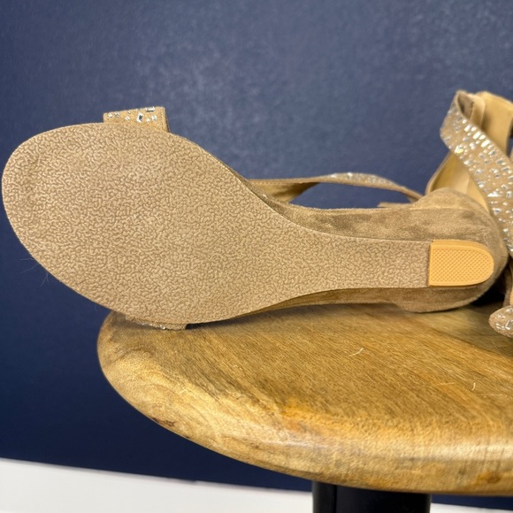 Cloudwalkers NWOT “Holly” Embellished Tan Wedge Sandals, Size 10 WIDE - Picture 7 of 7